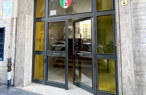 Fuorigrotta Apartment | Punto House: Pet-Friendly Retreat with Breakfast & Kitchen