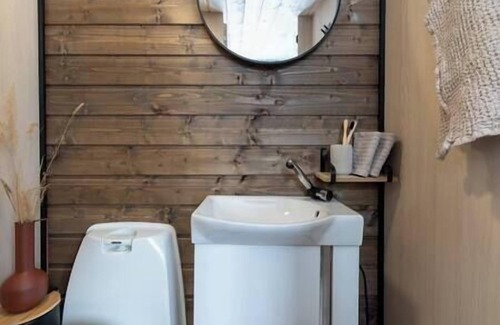 Kolari House | Cozy Retreat with Fireplace, Kitchen & BBQ Near Skiing