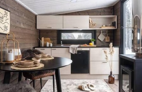 Kolari House | Cozy Retreat with Fireplace, Kitchen & BBQ Near Skiing