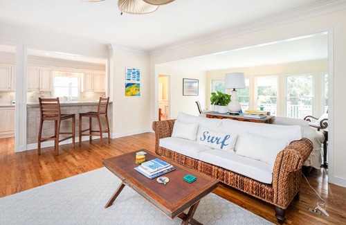 Sullivan's Island House | Beachfront Pura Vida House with Pool & Ocean View in SC