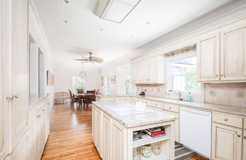 Sullivan's Island House | Beachfront Pura Vida House with Pool & Ocean View in SC