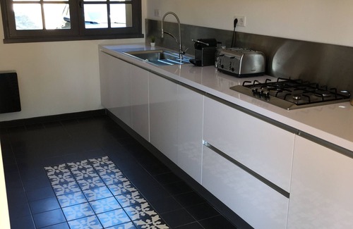 Le Canon House | Pura Vida: Relaxation with Oceanfront Amenities and Top Ratings