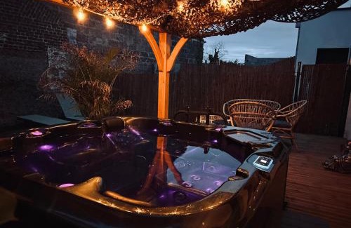 Ecaillon Apartment | Pura Vida Spa: Relaxing Gîte with Outdoor Hot Tub