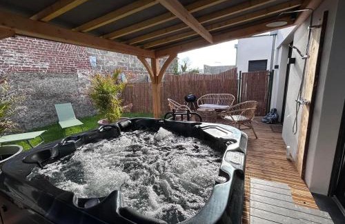 Ecaillon Apartment | Pura Vida Spa: Relaxing Gîte with Outdoor Hot Tub