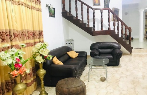 Anuradhapura House | Affordable Stay at Purasara Guest - Family & Pet Friendly
