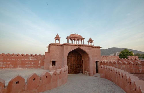 Sawai Madhopur Hotel | Experience Puratan Qila: 5-Star Comfort with Top Amenities
