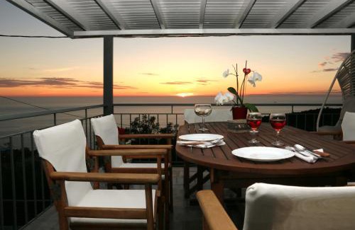 Athani Apartment | Experience Pure Blue: Oceanfront Retreat with Hot Tub
