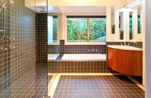 Merimbula House | Indulge in Comfort at Our 4-Star Family-Friendly Hotel