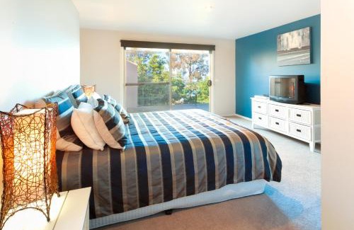 Merimbula House | Indulge in Comfort at Our 4-Star Family-Friendly Hotel
