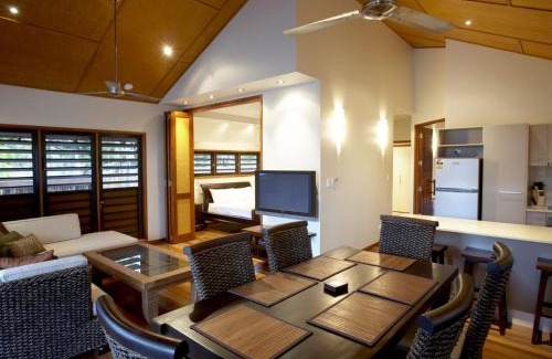 Nelly Bay Villa | Discover Pure Magnetic Villa 1 with Oceanfront Pool Access