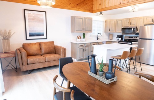 Pentwater Cottage | Lakefront Pure Pentwater Cottage with Pool & Spa Amenities