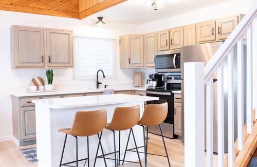 Pentwater Cottage | Lakefront Pure Pentwater Cottage with Pool & Spa Amenities