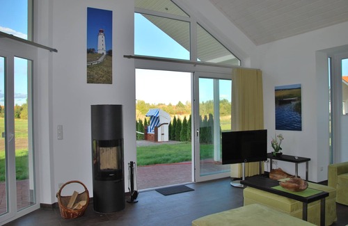 Trent House | Serene Getaway Surrounded by Nature with Ocean Views