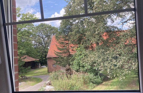 Ostbevern Apartment | Tranquil Stay at The Enchanted Peacock Farm - 10/10 Rating