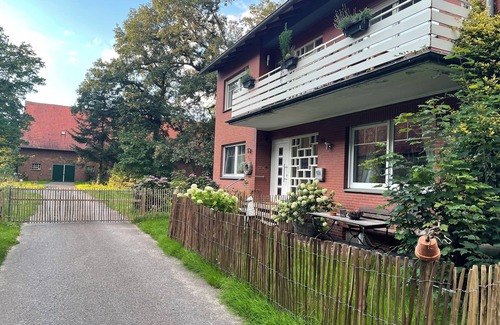 Ostbevern Apartment | Tranquil Stay at The Enchanted Peacock Farm - 10/10 Rating