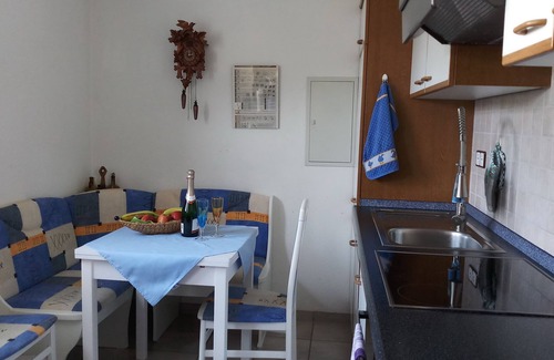 Elsoff House | Relaxing Retreat with Spa, Hot Tub & Kitchen Amenities