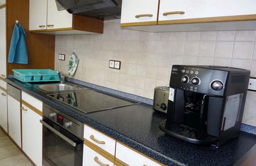 Elsoff House | Relaxing Retreat with Spa, Hot Tub & Kitchen Amenities