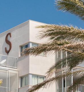 Les Meravelles Apartment | Relax at Pure Salt Residences with Oceanfront Pool Access