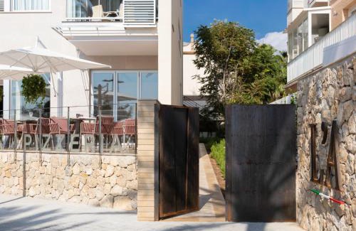 Les Meravelles Apartment | Relax at Pure Salt Residences with Oceanfront Pool Access