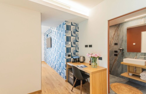 Como Villa | PureView Luxury Suites - First Floor with breakfast & pool