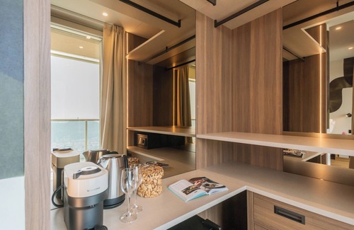 Como Villa | PureView Luxury Suites - First Floor with breakfast & pool