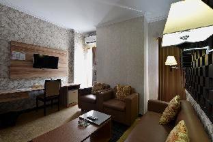 Gatot Subroto Hotel | Comfortable Stay at Puri Saron Denpasar with Pool & Dining