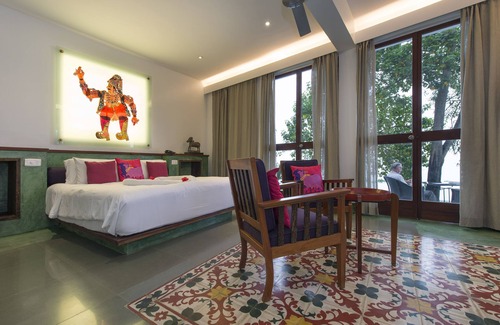 Muhamma Hotel | Escape to Purity at Lake Vembanad: Family-Friendly Retreat