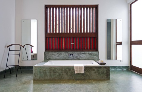 Muhamma Hotel | Escape to Purity at Lake Vembanad: Family-Friendly Retreat