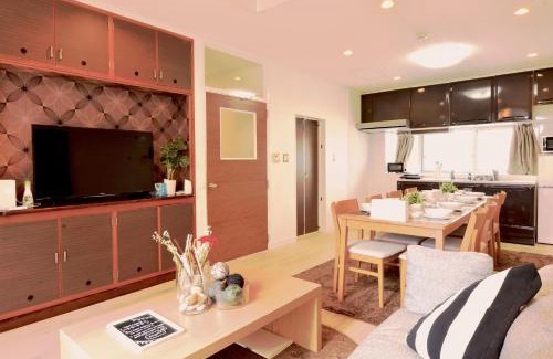 Chatan Apartment | Family-Friendly Retreat at Purple House Near Attractions
