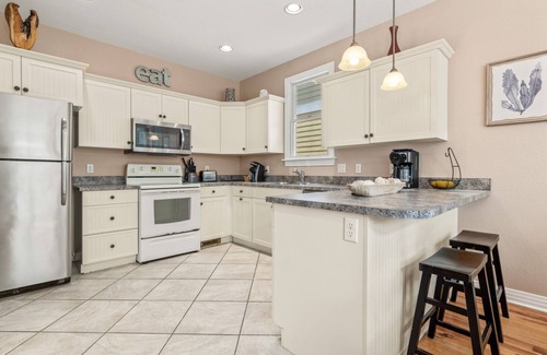 Bermuda Bay House | Discover Purple Palace: Oceanfront Resort in Kill Devil Hills