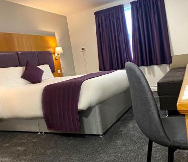 Bamber Bridge Hotel | Discover Purple Roomz Preston South: Family-Friendly Retreat