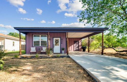Fredericksburg House | Explore Purple Sage: Family-Friendly Dining & Perfect Reviews