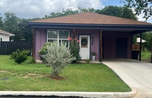 Fredericksburg House | Explore Purple Sage: Family-Friendly Dining & Perfect Reviews