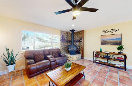Joshua Tree House | Pet-Friendly Getaway at Purple Sage for Families