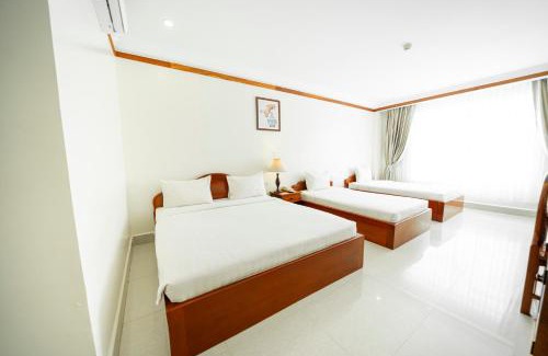 Sampov Meas Hotel | Relax at Pursat Riverside Hotel & Spa with Pool Access