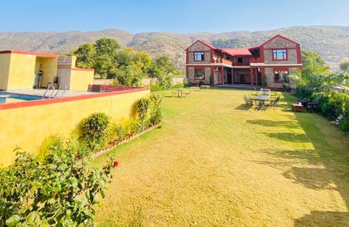 Pushkar Resort | Experience Nature at Pushkar Retreat Resort with Mountain Views