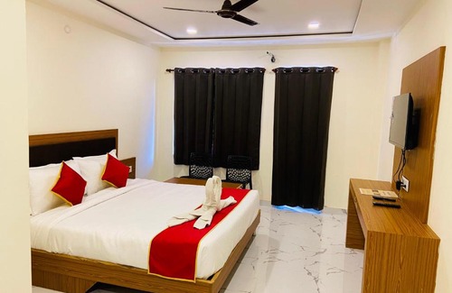 Pushkar Resort | Experience Nature at Pushkar Retreat Resort with Mountain Views