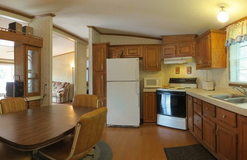 Put-in-Bay Cabin | Escape to Put In Bay: Family-Friendly Getaway with Pool