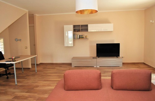 Licola Bed & Breakfast | Inviting Puteoli House: Family-Friendly with Pool & Breakfast