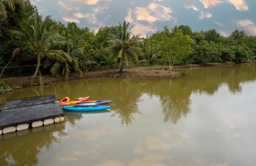 Sematan Hotel | Tranquil Putra Sentosa Retreat Camp with Oceanfront Views