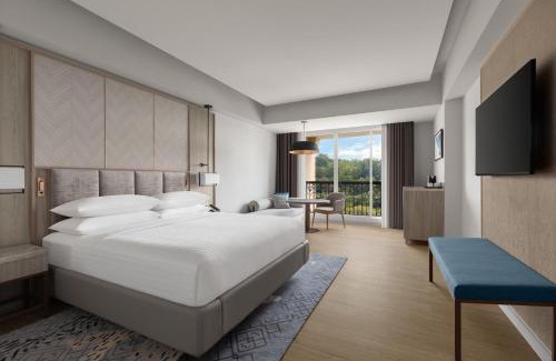 Putrajaya Hotel | Charming Putrajaya Marriott Hotel: Pool, Spa & Breakfast Included