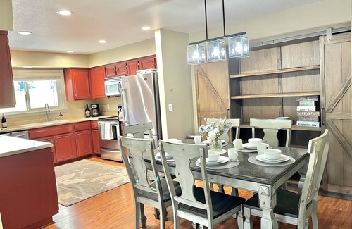 Plumas Eureka Estates House | Scenic Waterfront Villa with Breakfast & Family Amenities