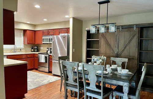 Plumas Eureka Estates House | Scenic Waterfront Villa with Breakfast & Family Amenities