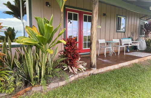 Papaikou Apartment | Experience Puumoi Ocean View Hideaway with Pool & Spa