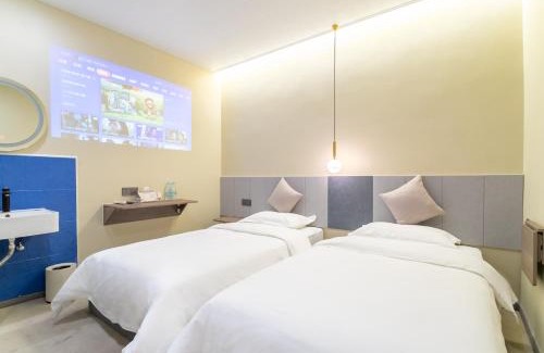Haizhu Hotel | Convenient Stay at Puzzle Hotel near Fenghuang Subway Station