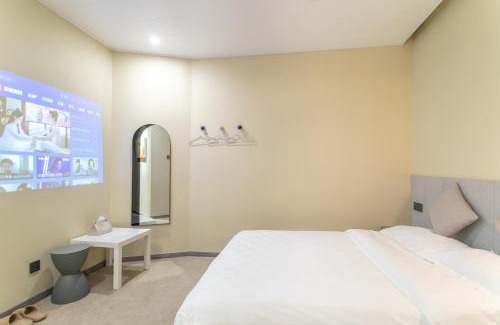 Haizhu Hotel | Convenient Stay at Puzzle Hotel near Fenghuang Subway Station