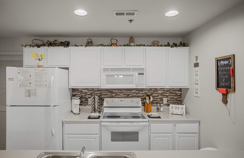 Osage Beach Condo | Scenic Lakefront Condo with Pool and State Park Views