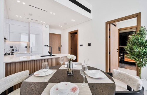 Dubai Apartment | PVH - Elegant 1BR - Binghatti House