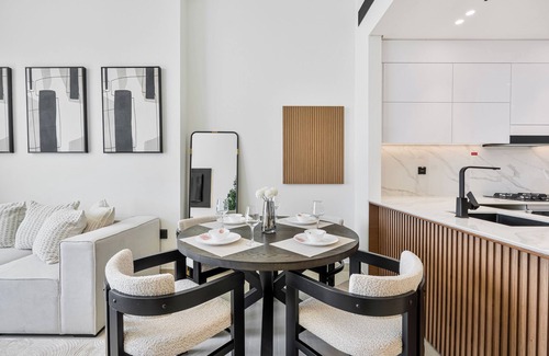 Dubai Apartment | PVH - Elegant 1BR - Binghatti House