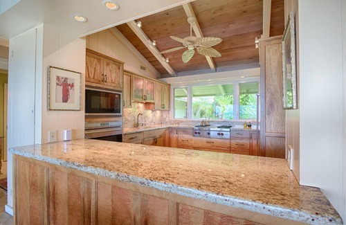 Halama Street House | Idyllic Oceanfront Retreat with Pool and Hot Tub Bliss